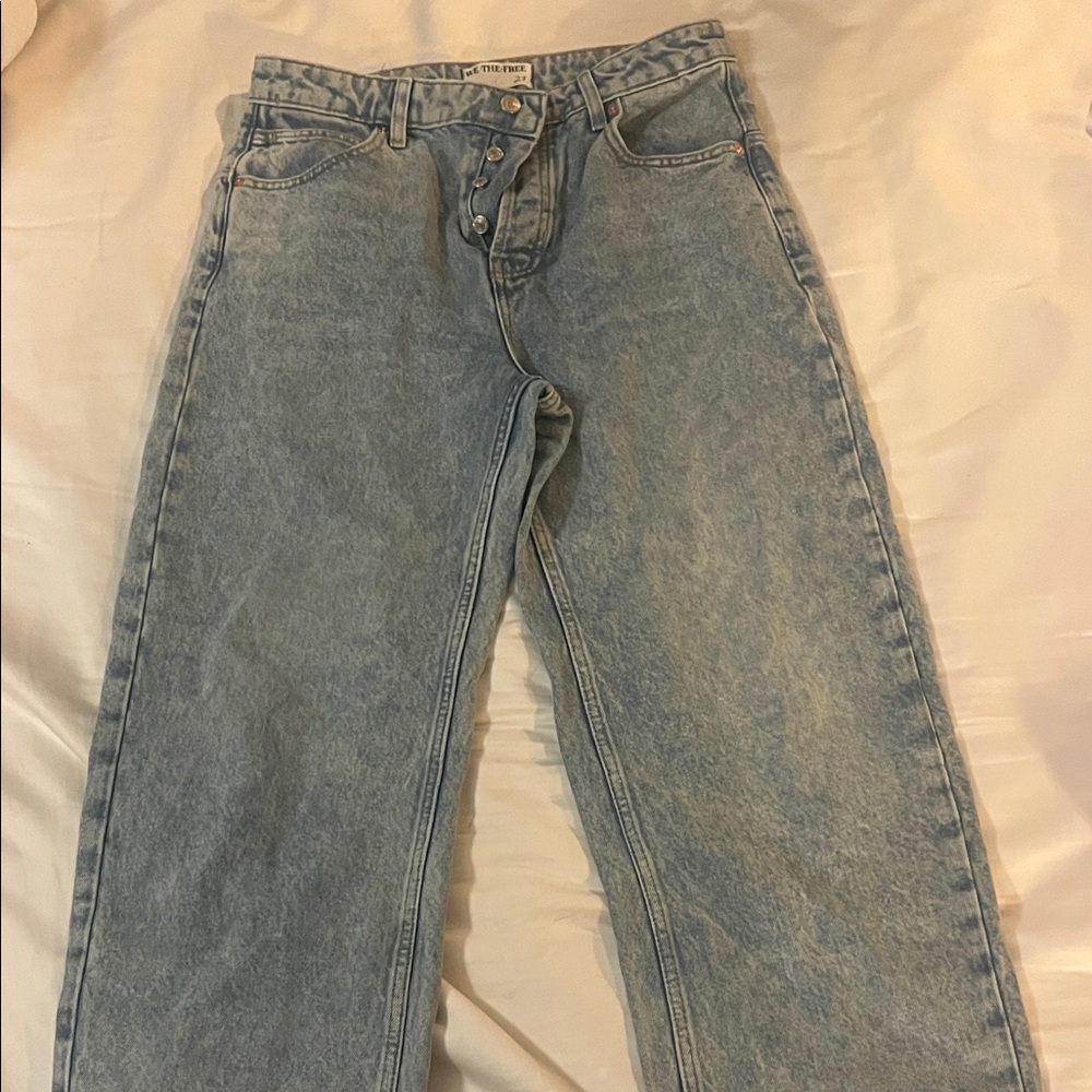 Women’s we the free  light wash cropped jeans size 27